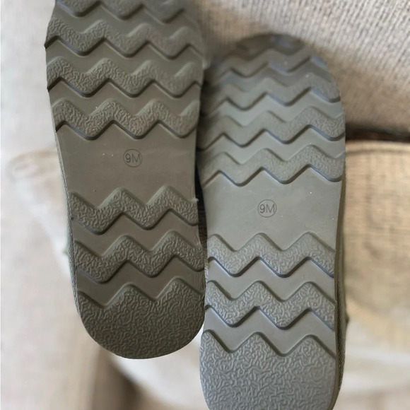 Cushionaire Women’s Forest Green Suede/Sherpa Platform Boots - Size 9 - EUC! - Picture 6 of 7